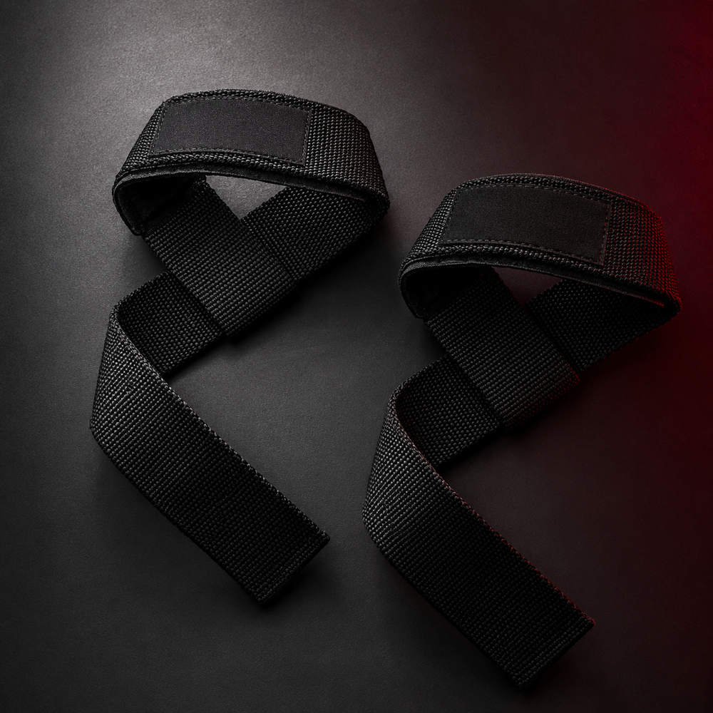 Par de Straps Forge de nylon industrial sobre fondo negro con luz roja